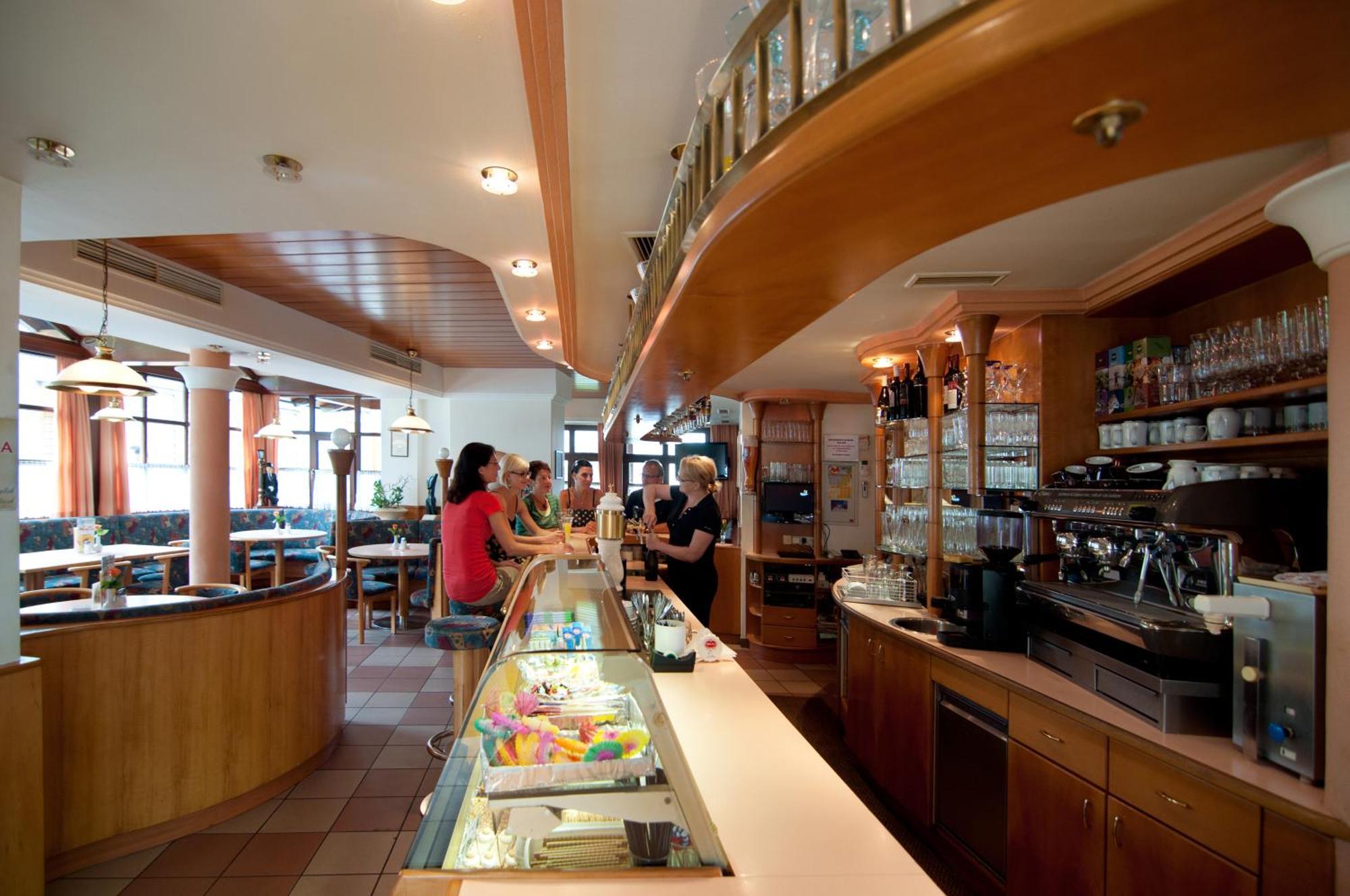 Restaurant - Pension - Café Konditorei Hassler Berg im Drautal Extérieur photo