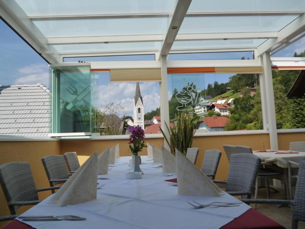 Restaurant - Pension - Café Konditorei Hassler Berg im Drautal Extérieur photo