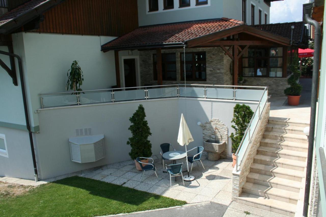 Restaurant - Pension - Café Konditorei Hassler Berg im Drautal Extérieur photo